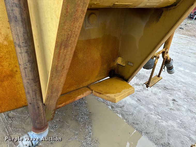 image for item JE9456 1997 Caterpillar 613C  water wagon