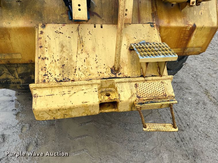 image for item JE9456 1997 Caterpillar 613C  water wagon