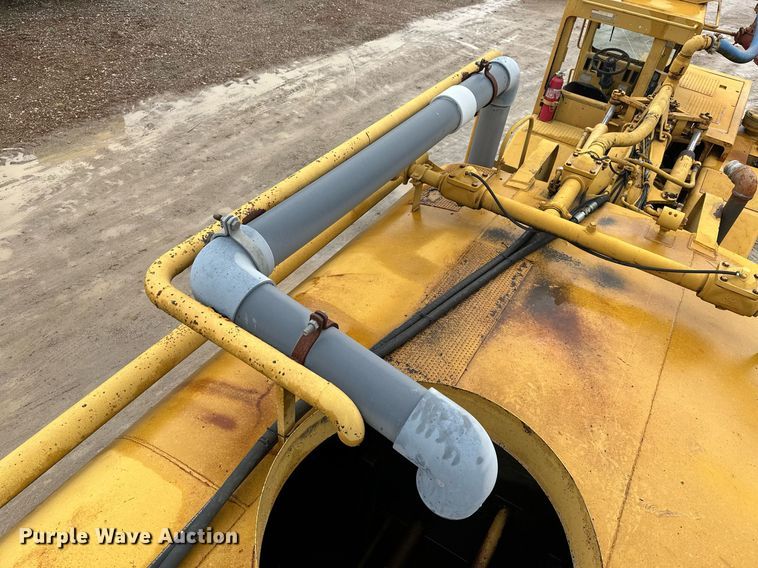image for item JE9456 1997 Caterpillar 613C  water wagon