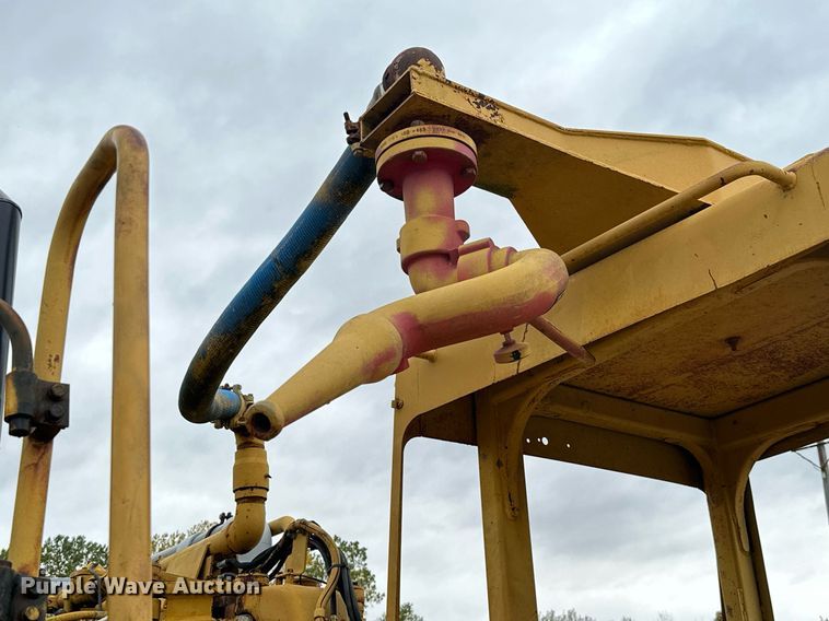 image for item JE9456 1997 Caterpillar 613C  water wagon