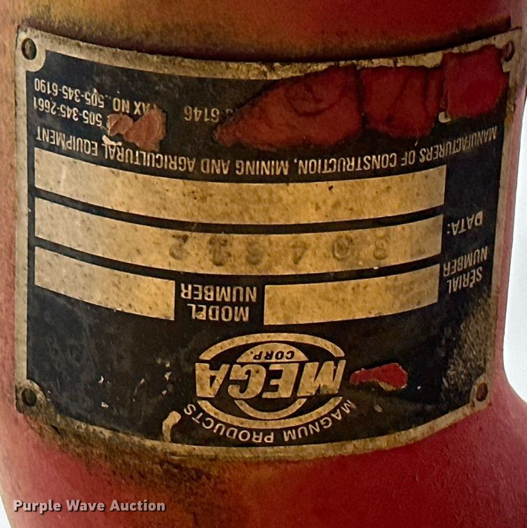 image for item JE9456 1997 Caterpillar 613C  water wagon