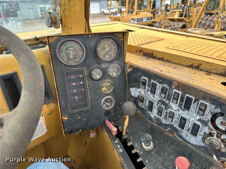 image for item JE9456 1997 Caterpillar 613C  water wagon