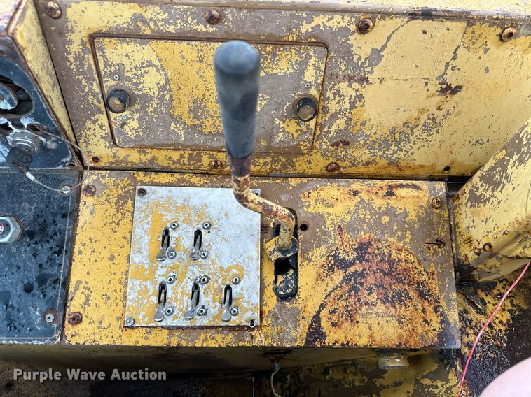 image for item JE9456 1997 Caterpillar 613C  water wagon