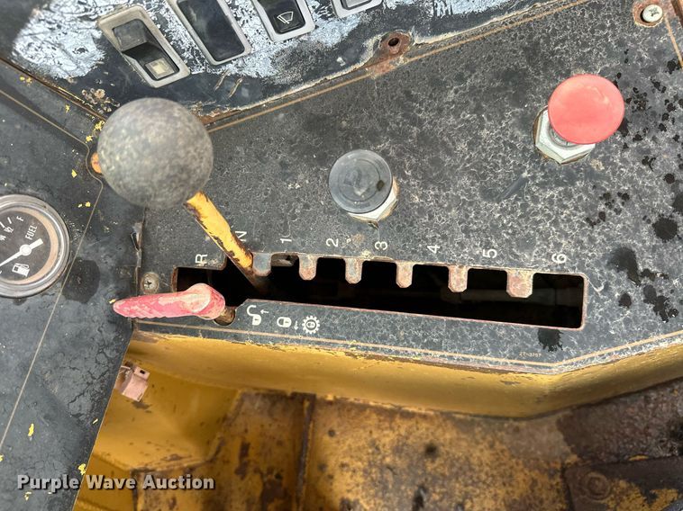 image for item JE9456 1997 Caterpillar 613C  water wagon