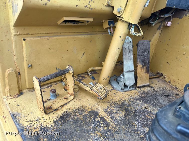 image for item JE9456 1997 Caterpillar 613C  water wagon