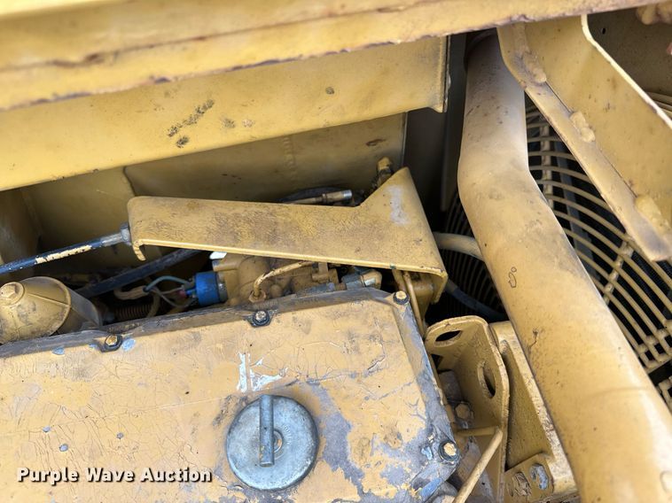 image for item JE9456 1997 Caterpillar 613C  water wagon