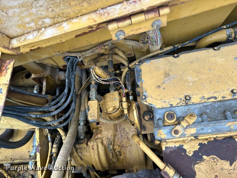 image for item JE9456 1997 Caterpillar 613C  water wagon