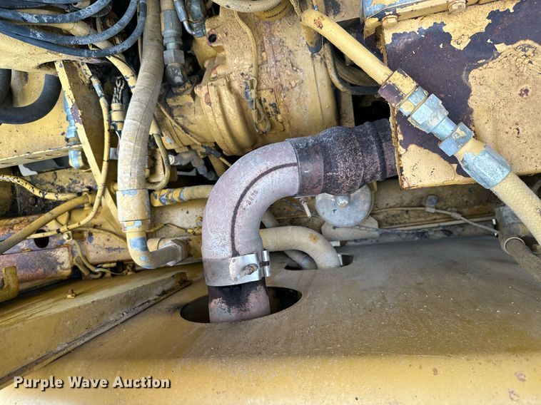 image for item JE9456 1997 Caterpillar 613C  water wagon