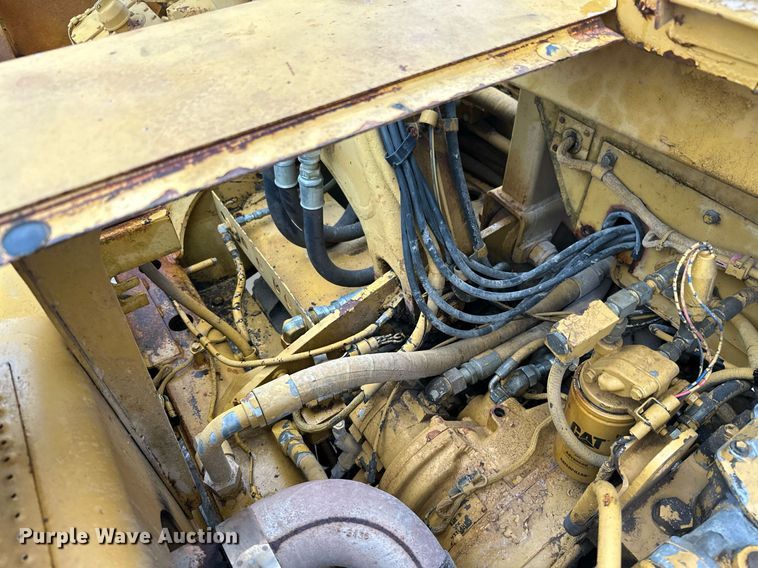 image for item JE9456 1997 Caterpillar 613C  water wagon