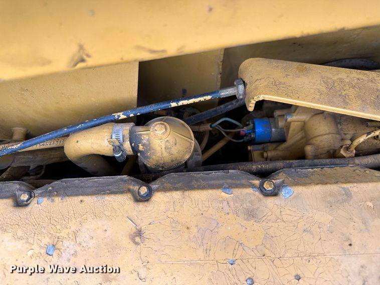 image for item JE9456 1997 Caterpillar 613C  water wagon