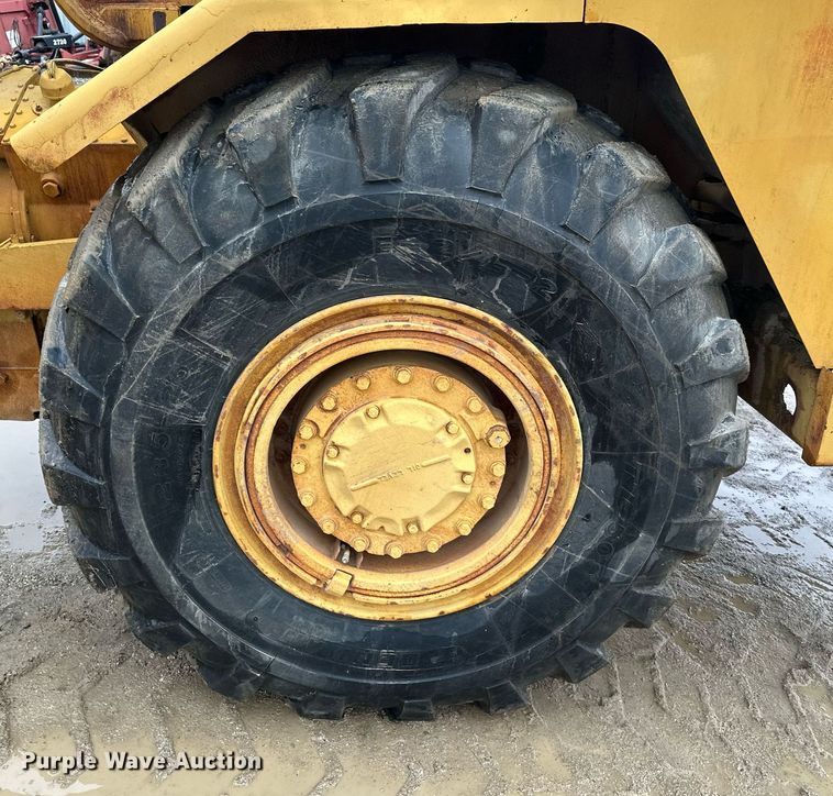 image for item JE9456 1997 Caterpillar 613C  water wagon