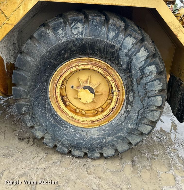 image for item JE9456 1997 Caterpillar 613C  water wagon