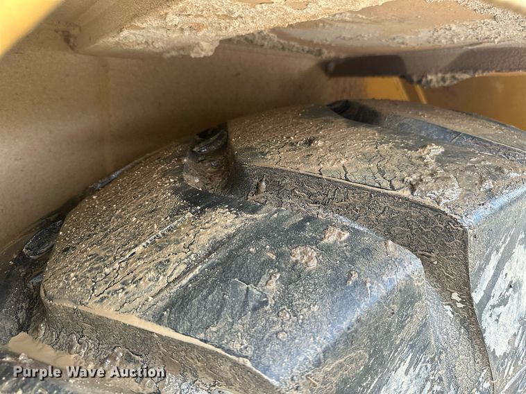 image for item JE9456 1997 Caterpillar 613C  water wagon