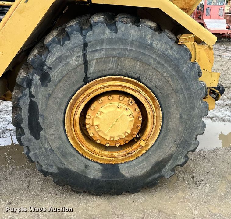 image for item JE9456 1997 Caterpillar 613C  water wagon