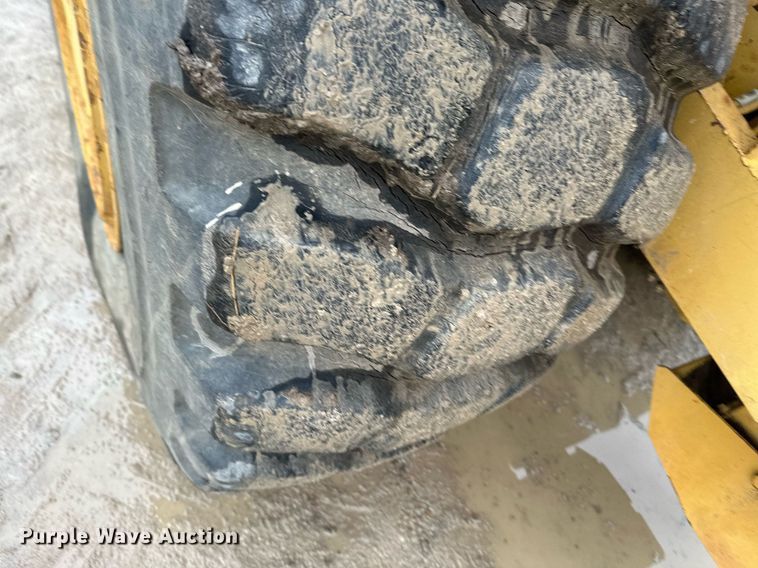 image for item JE9456 1997 Caterpillar 613C  water wagon