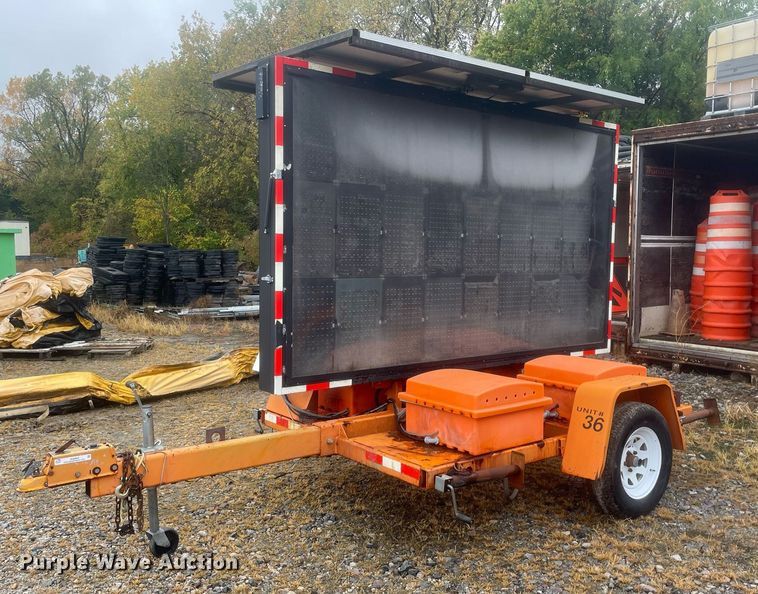 image for item JE9464 (2) National Signal VU Pointe 15429 message board trailers