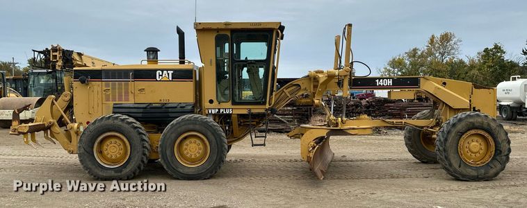 image for item JE9467 2004 Caterpillar 140H  motor grader