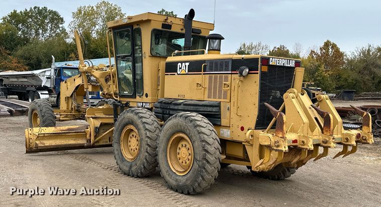 image for item JE9467 2004 Caterpillar 140H  motor grader