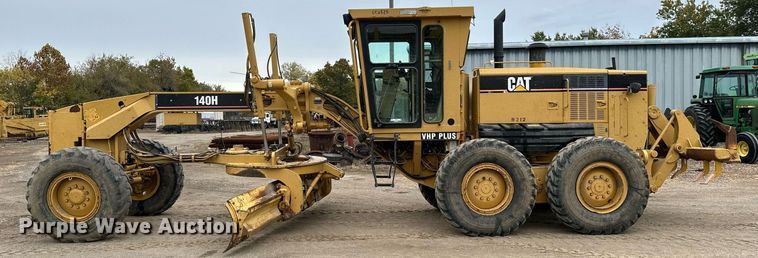 image for item JE9467 2004 Caterpillar 140H  motor grader