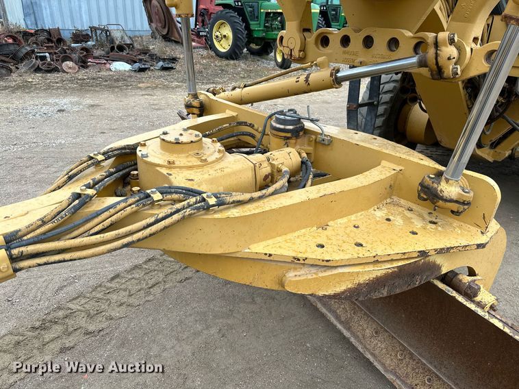 image for item JE9467 2004 Caterpillar 140H  motor grader