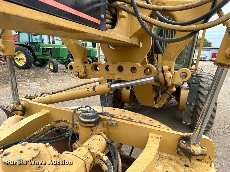 image for item JE9467 2004 Caterpillar 140H  motor grader