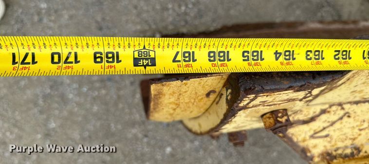 image for item JE9467 2004 Caterpillar 140H  motor grader