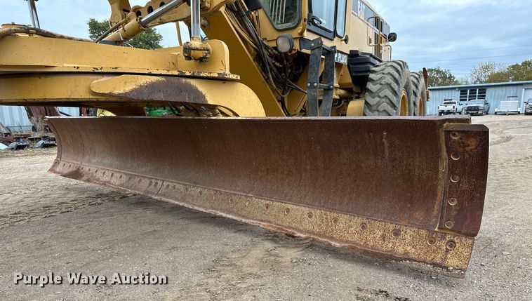 image for item JE9467 2004 Caterpillar 140H  motor grader