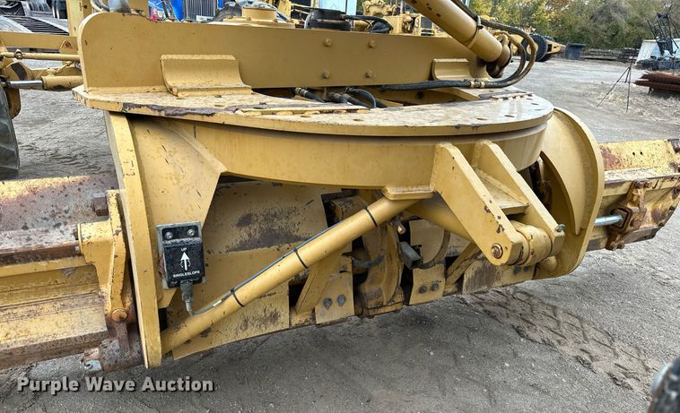 image for item JE9467 2004 Caterpillar 140H  motor grader