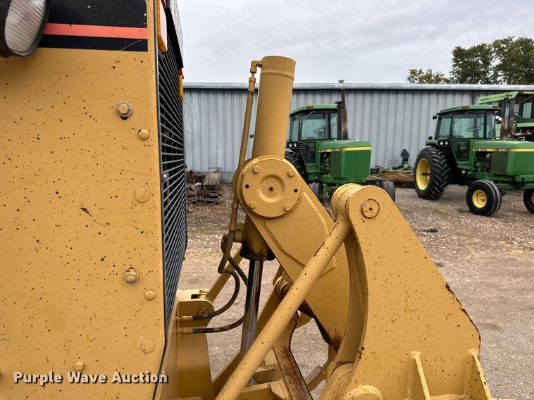 image for item JE9467 2004 Caterpillar 140H  motor grader