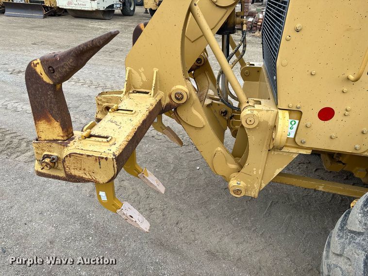 image for item JE9467 2004 Caterpillar 140H  motor grader