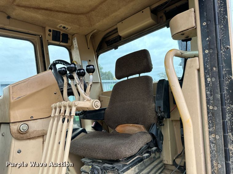 image for item JE9467 2004 Caterpillar 140H  motor grader