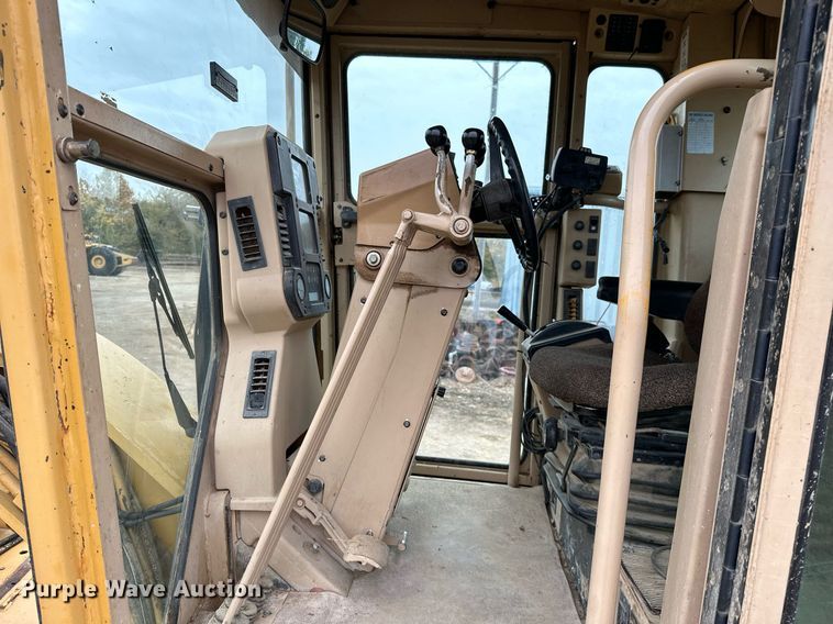 image for item JE9467 2004 Caterpillar 140H  motor grader