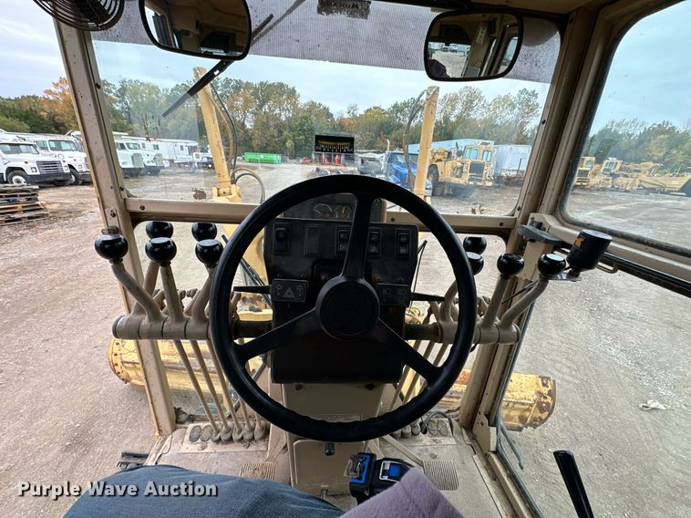 image for item JE9467 2004 Caterpillar 140H  motor grader