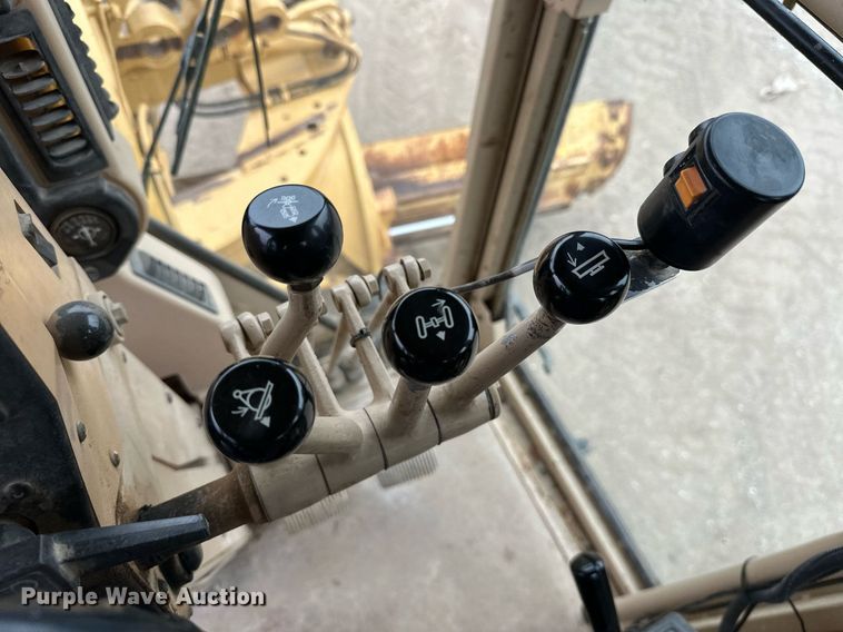 image for item JE9467 2004 Caterpillar 140H  motor grader