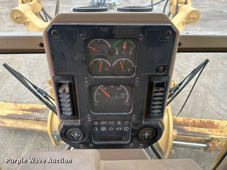 image for item JE9467 2004 Caterpillar 140H  motor grader