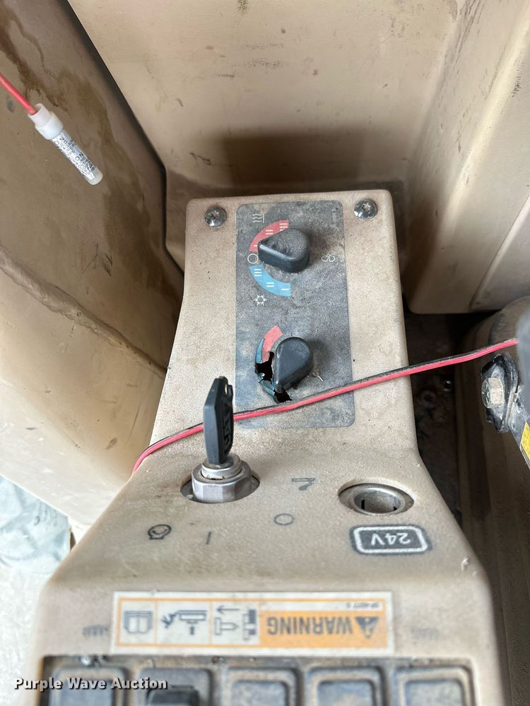 image for item JE9467 2004 Caterpillar 140H  motor grader