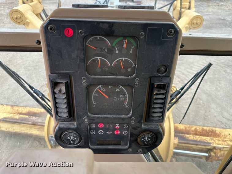 image for item JE9467 2004 Caterpillar 140H  motor grader