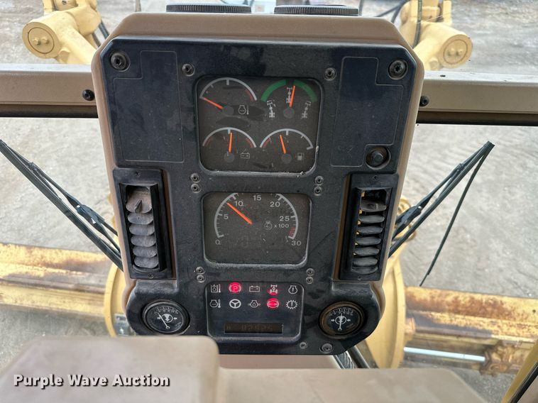 image for item JE9467 2004 Caterpillar 140H  motor grader