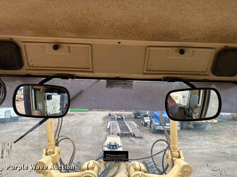 image for item JE9467 2004 Caterpillar 140H  motor grader