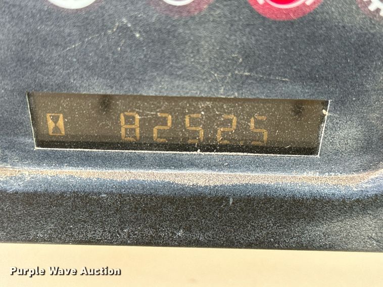 image for item JE9467 2004 Caterpillar 140H  motor grader