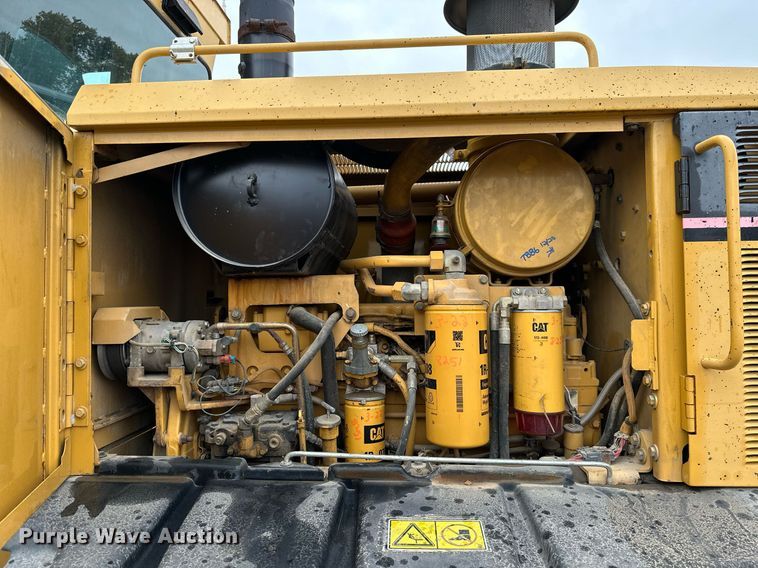 image for item JE9467 2004 Caterpillar 140H  motor grader