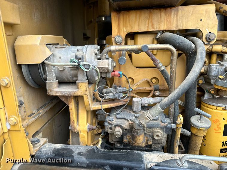 image for item JE9467 2004 Caterpillar 140H  motor grader