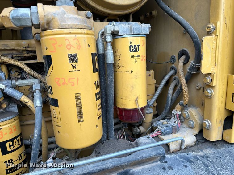 image for item JE9467 2004 Caterpillar 140H  motor grader