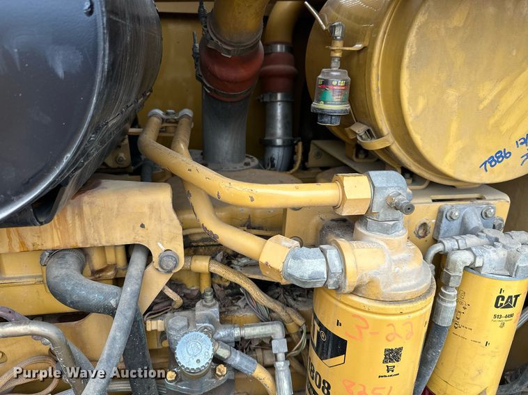 image for item JE9467 2004 Caterpillar 140H  motor grader