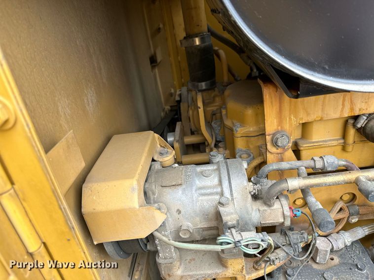 image for item JE9467 2004 Caterpillar 140H  motor grader