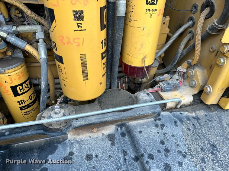 image for item JE9467 2004 Caterpillar 140H  motor grader