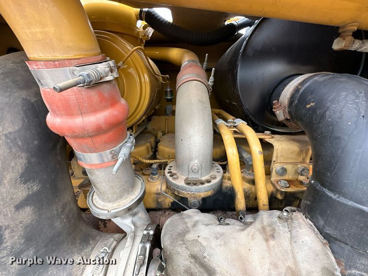 image for item JE9467 2004 Caterpillar 140H  motor grader