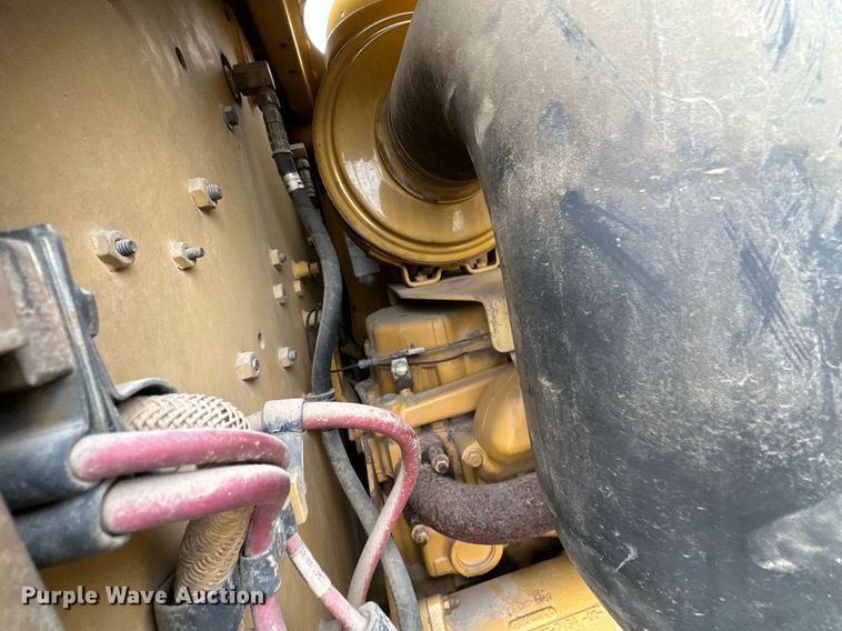 image for item JE9467 2004 Caterpillar 140H  motor grader