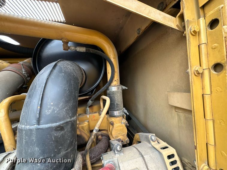 image for item JE9467 2004 Caterpillar 140H  motor grader