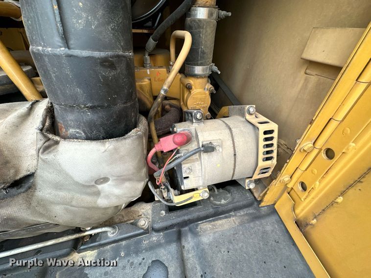 image for item JE9467 2004 Caterpillar 140H  motor grader